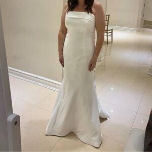 Elegant White Strapless Wedding Gown